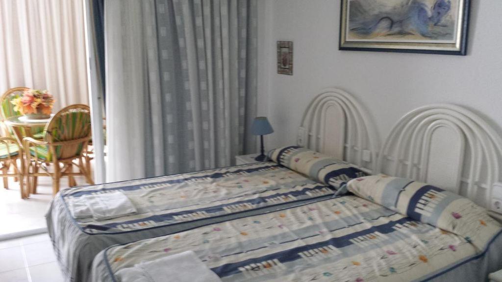 Apartamentos Cervantes Бенидорм Екстериор снимка