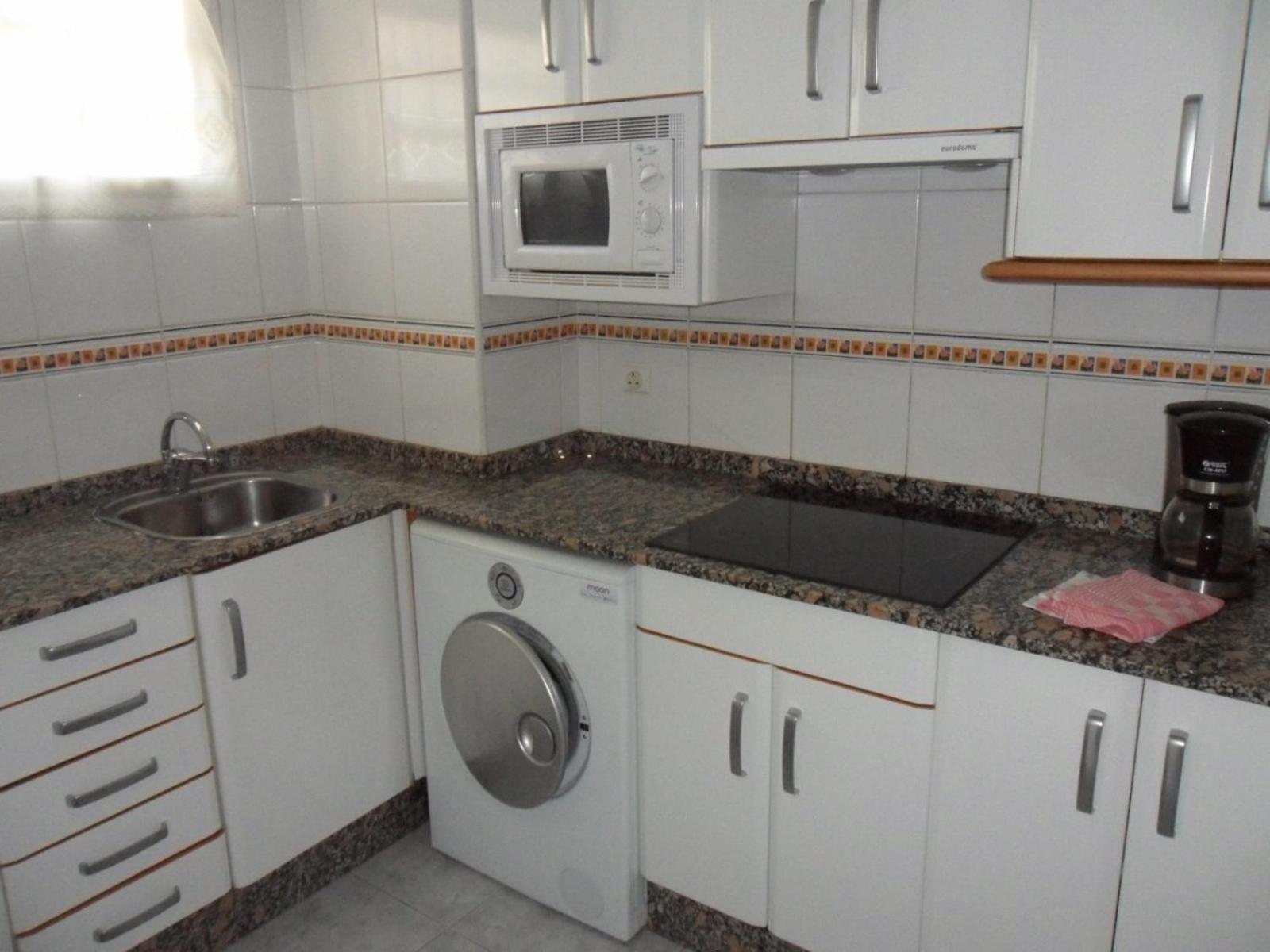 Apartamentos Cervantes Бенидорм Екстериор снимка