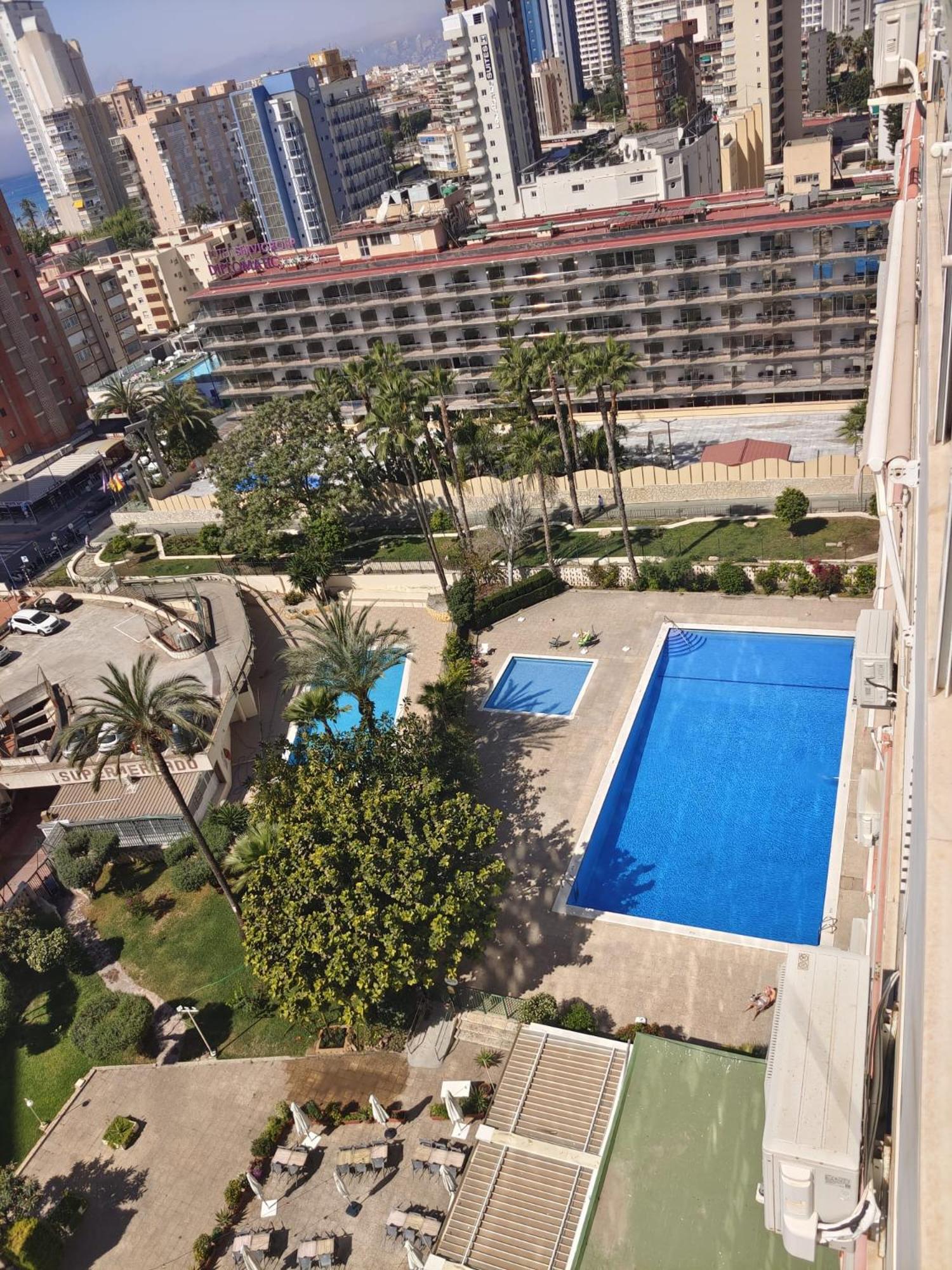 Apartamentos Cervantes Бенидорм Екстериор снимка