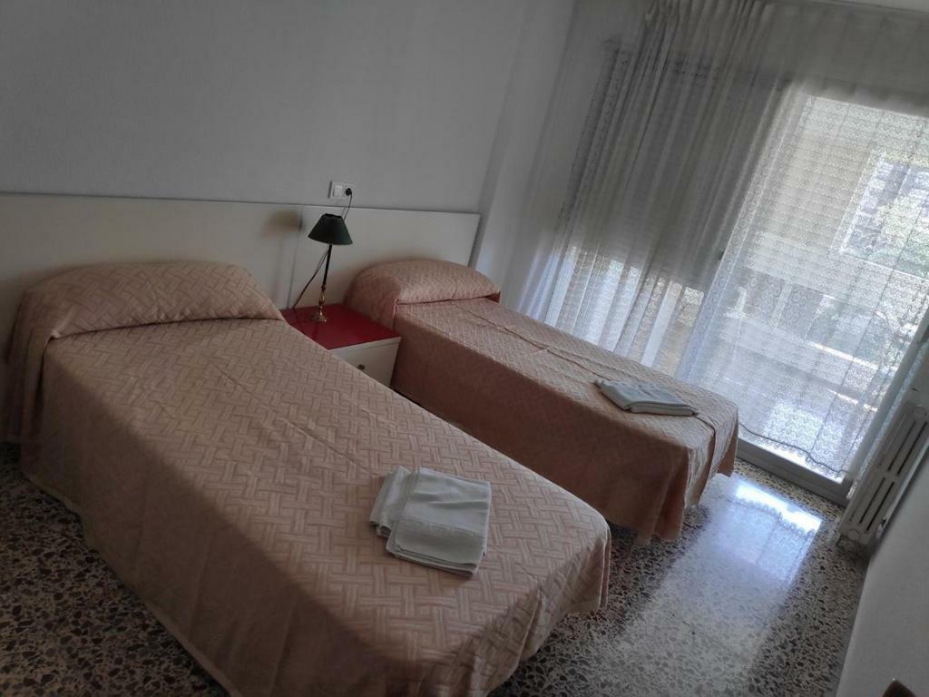 Apartamentos Cervantes Бенидорм Екстериор снимка
