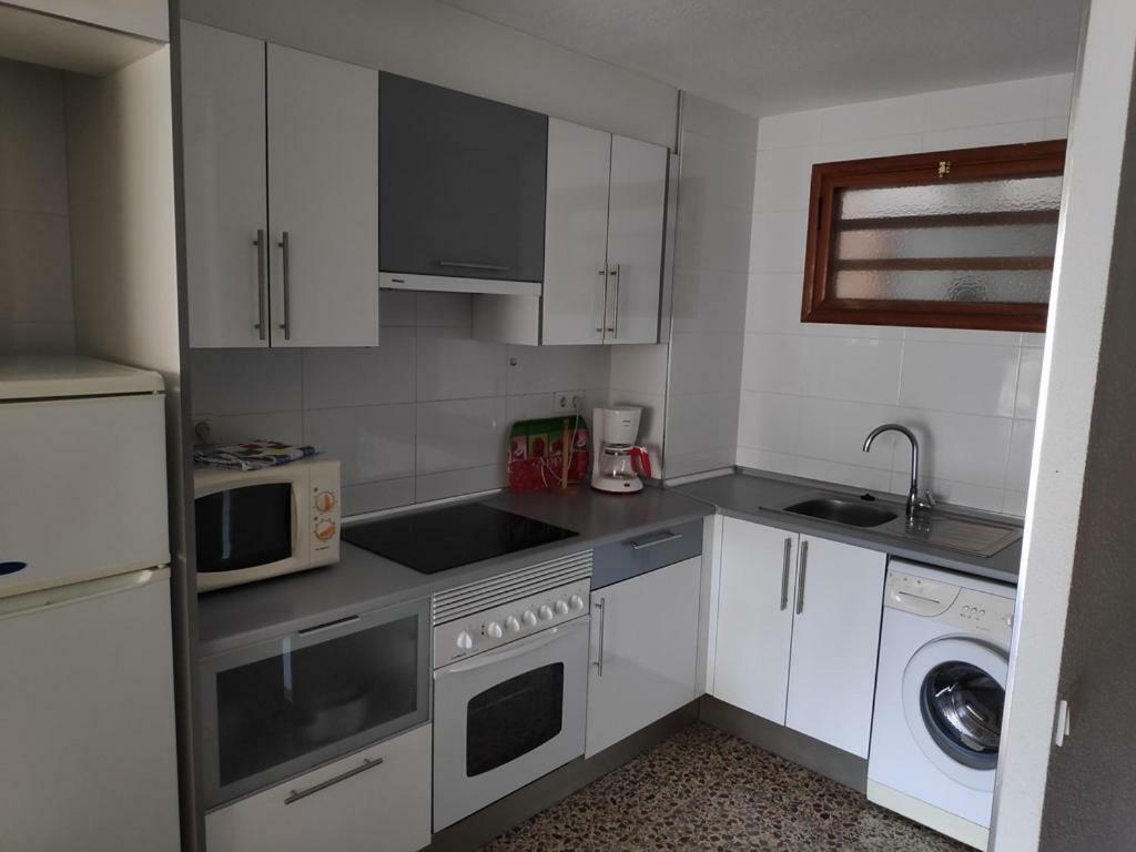 Apartamentos Cervantes Бенидорм Екстериор снимка
