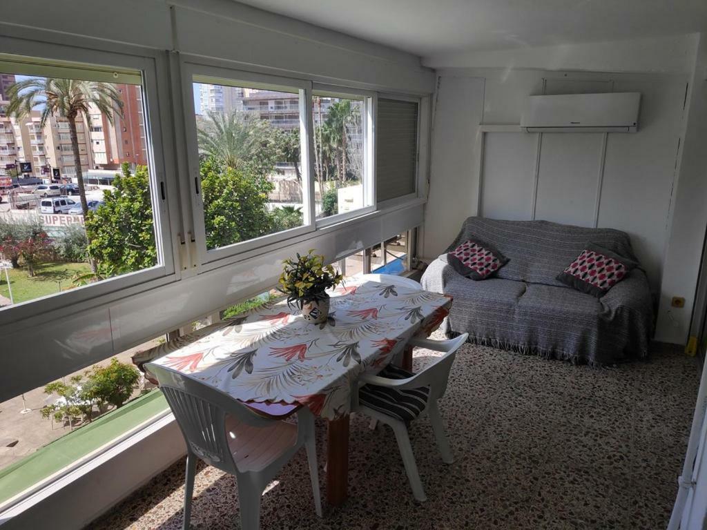 Apartamentos Cervantes Бенидорм Екстериор снимка