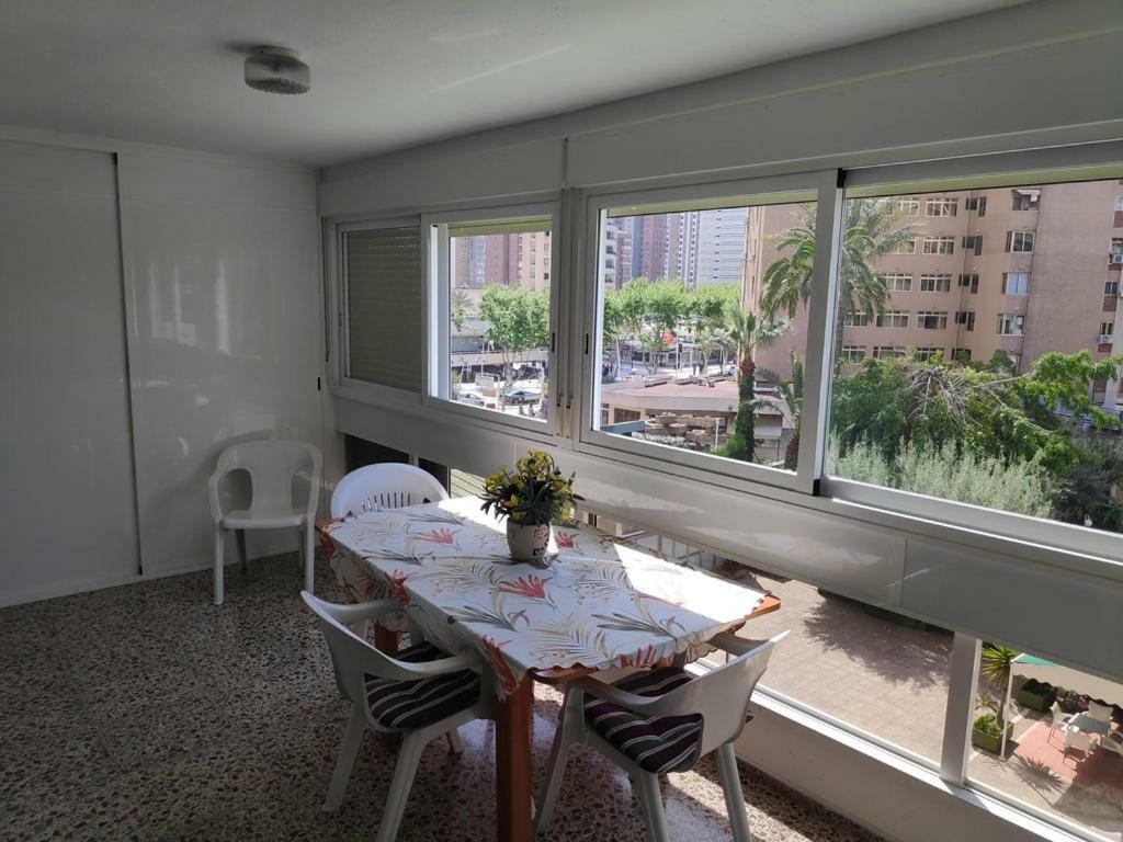 Apartamentos Cervantes Бенидорм Екстериор снимка